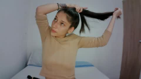 Snapshot of isis_pink chatting on January 27, 10:49 pm Alaya online show from January 27, 10:49 pm