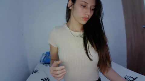 Snapshot of isis_pink chatting on February 4, 3:47 pm Alaya online show from February 4, 3:47 pm