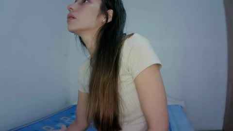 Snapshot of isis_pink chatting on February 4, 8:59 pm Alaya online show from February 4, 8:59 pm