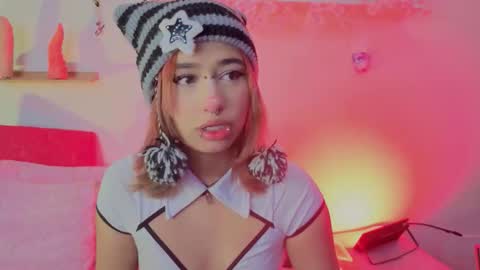 Isisjones18 online show from October 18, 9:21 am