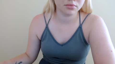 Snapshot of isla00 chatting on July 2, 6:08 am Isla online show from July 2, 6:08 am
