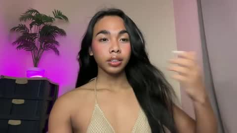 Snapshot of island_girlxxx chatting on July 17, 12:17 am Alona online show from July 17, 12:17 am