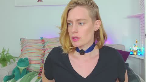 Lou  Peaches online show from September 18, 2:52 pm