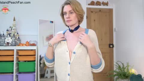 Lou  Peaches online show from October 12, 1:10 pm