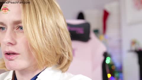 Lou  Peaches online show from December 20, 3:08 pm