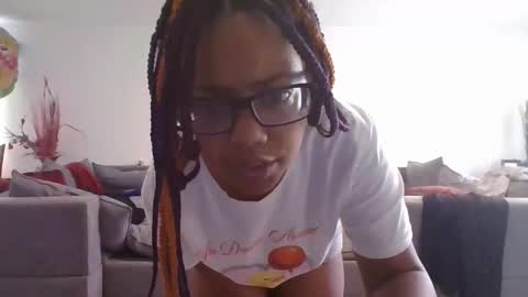 Snapshot of islothonit chatting on April 18, 3:16 pm Sharice online show from April 18, 3:16 pm