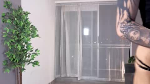 Snapshot of isnotforeveryone chatting on January 19, 1:09 am Julyane online show from January 19, 1:09 am