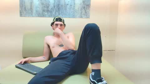 Snapshot of israel_gray chatting on October 22, 7:35 pm Israel online show from October 22, 7:35 pm