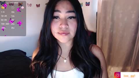 Snapshot of issa_gg chatting on November 13, 11:09 am isabella p online show from November 13, 11:09 am