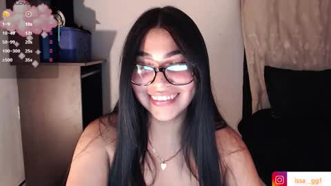 Snapshot of issa_gg chatting on January 8, 5:32 am isabella p online show from January 8, 5:32 am