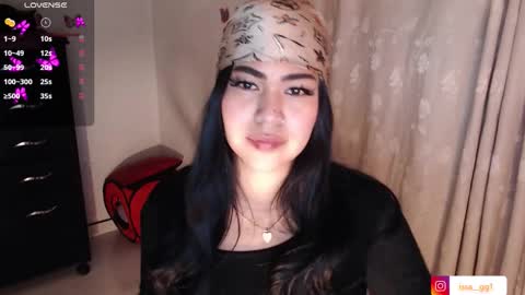 Snapshot of issa_gg chatting on February 4, 11:16 am isabella p online show from February 4, 11:16 am