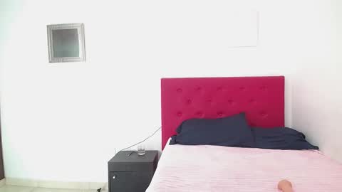 issa_kitty online show from December 31, 2:58 pm
