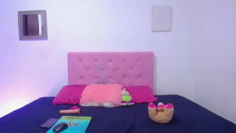 issa_kitty online show from February 25, 2:33 pm