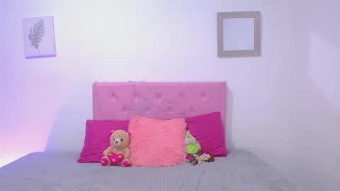issa_kitty online show from March 10, 8:01 pm