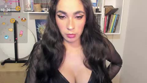 Snapshot of issa_latin chatting on February 16, 5:25 am INSTAGRAM issabella18 TWITTER issa latin online show from February 16, 5:25 am