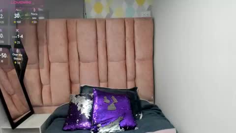 ISSA MILF online show from February 11, 1:05 pm