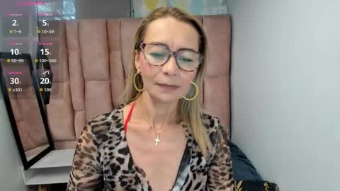 Snapshot of issa_milf__ chatting on February 26, 1:43 pm ISSA MILF online show from February 26, 1:43 pm