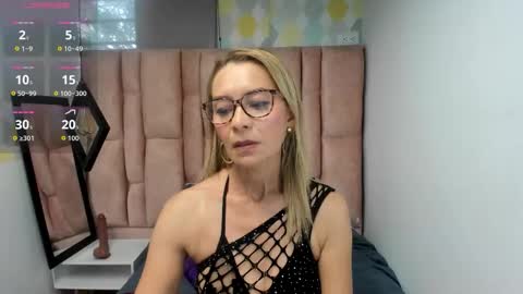 Snapshot of issa_milf__ chatting on March 5, 1:18 pm ISSA MILF online show from March 5, 1:18 pm