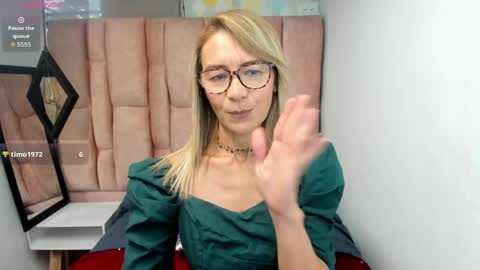 Snapshot of issa_milf__ chatting on March 6, 1:18 pm ISSA MILF online show from March 6, 1:18 pm