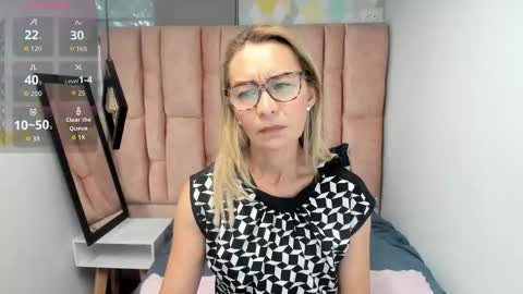 Snapshot of issa_milf__ chatting on March 16, 1:15 pm ISSA MILF online show from March 16, 1:15 pm