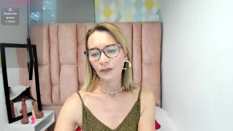 Snapshot of issa_milf__ chatting on April 1, 8:50 pm ISSA MILF online show from April 1, 8:50 pm