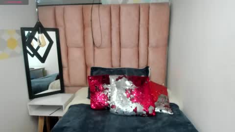 Snapshot of issa_milf__ chatting on April 25, 1:36 pm ISSA MILF online show from April 25, 1:36 pm