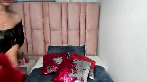 Snapshot of issa_milf__ chatting on May 4, 1:40 pm ISSA MILF online show from May 4, 1:40 pm
