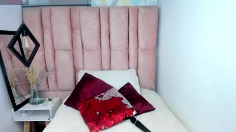 Snapshot of issa_milf__ chatting on May 20, 1:50 pm ISSA MILF online show from May 20, 1:50 pm