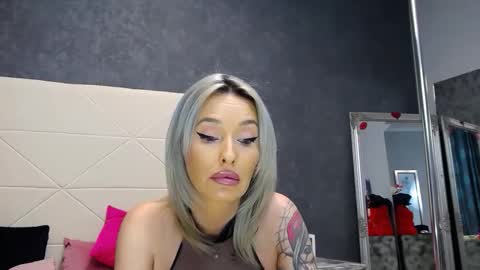 IssaSmyth online show from March 6, 4:36 pm