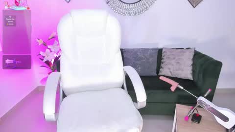 issi_loren online show from December 14, 10:03 pm