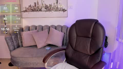 issi_loren online show from May 19, 12:22 pm
