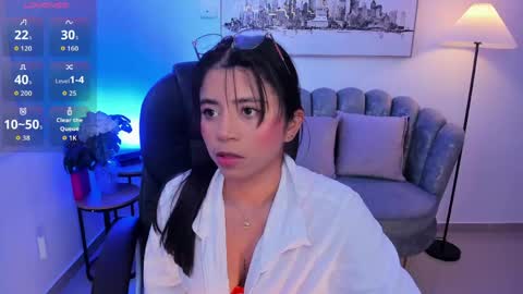 issi_loren online show from May 28, 12:02 pm