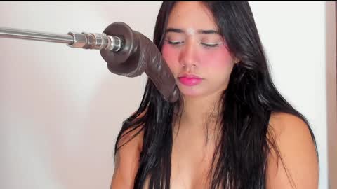 Snapshot of issie_cute chatting on December 21, 8:00 pm Issie online show from December 21, 8:00 pm