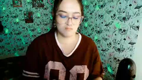 Yiz online show from May 10, 2:28 am
