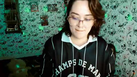 Yiz online show from May 15, 11:12 pm