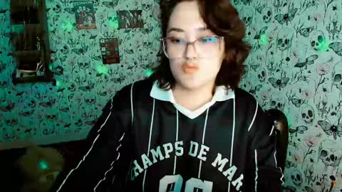 Yiz online show from May 15, 11:34 pm