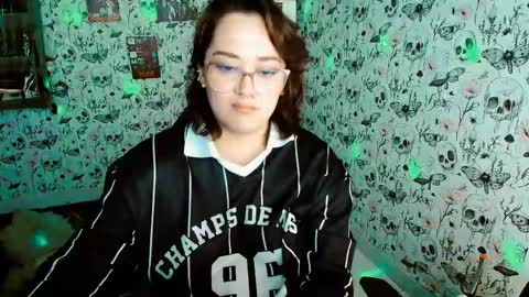 Yiz online show from May 15, 11:56 pm