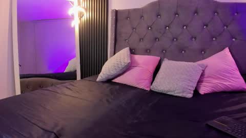 issis_smith online show from October 19, 4:13 am