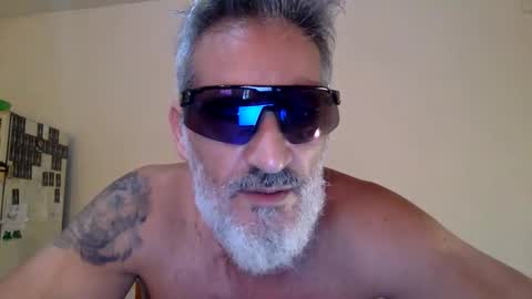 Snapshot of italiankingstripper chatting on February 16, 1:29 pm italiankingstripper online show from February 16, 1:29 pm