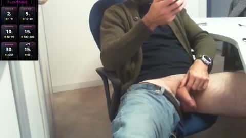 Snapshot of italiansirforyou chatting on October 31, 3:35 pm Alex online show from October 31, 3:35 pm