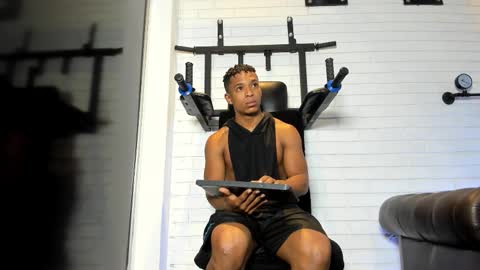 Snapshot of italomoore chatting on October 2, 11:17 am Italo Moore online show from October 2, 11:17 am