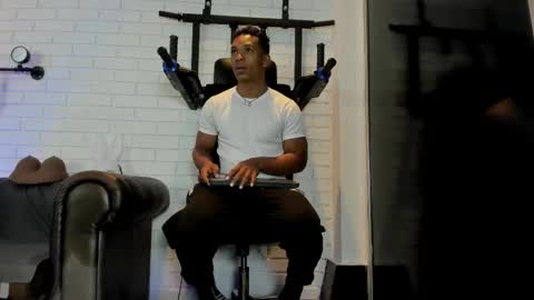 Snapshot of italomoore chatting on October 9, 11:19 am Italo Moore online show from October 9, 11:19 am