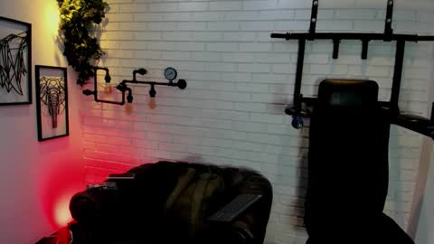 Snapshot of italomoore chatting on October 20, 11:21 am Italo Moore online show from October 20, 11:21 am