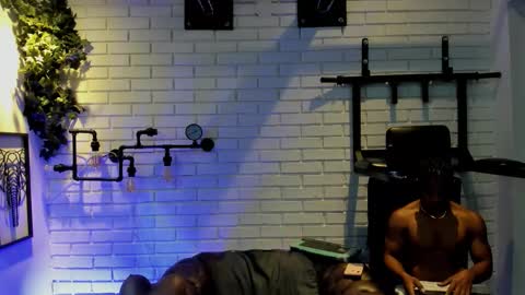 Snapshot of italomoore chatting on October 23, 11:20 am Italo Moore online show from October 23, 11:20 am