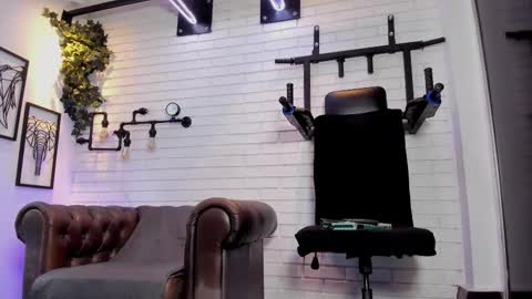 Snapshot of italomoore chatting on October 24, 11:17 am Italo Moore online show from October 24, 11:17 am