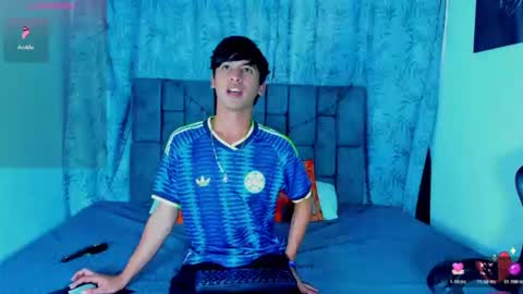 ithan_kingtwin online show from June 17, 7:59 pm