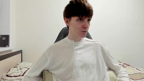 Snapshot of ithan_red chatting on February 1, 6:51 pm Ethan online show from February 1, 6:51 pm