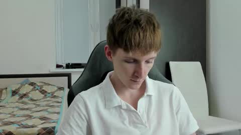 Snapshot of ithan_red chatting on November 8, 4:51 pm Ethan online show from November 8, 4:51 pm