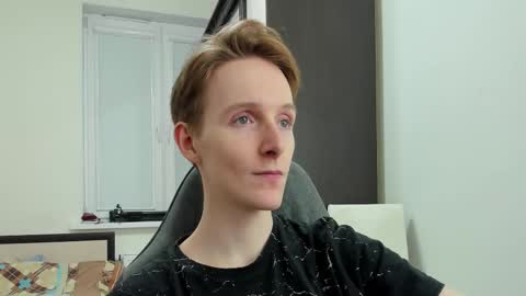 Snapshot of ithan_red chatting on January 7, 6:21 pm Ethan online show from January 7, 6:21 pm