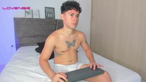 Snapshot of ithan_salvatore chatting on April 18, 11:25 am Ithan and Friends online show from April 18, 11:25 am